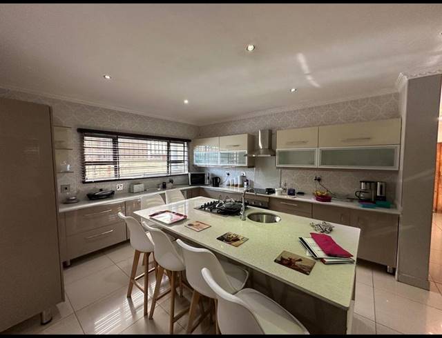 6 BEDROOM HOUSE FOR SALE IN LENASIA SOUTH